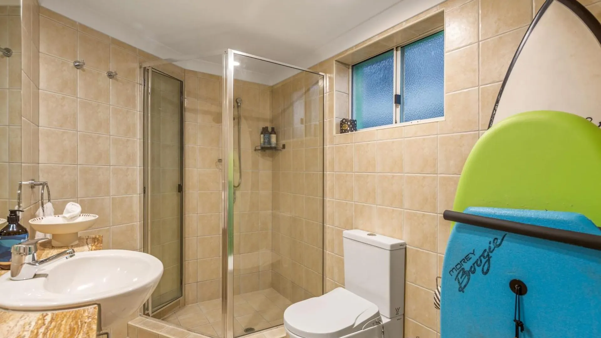 Apartment Oceanfront Views At Rolling Surf Resort Caloundra