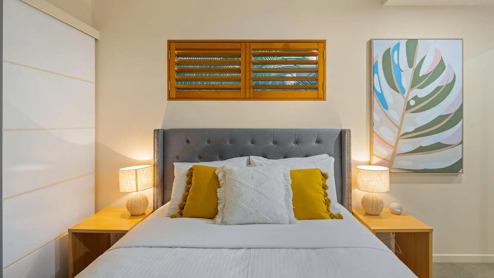 Oceanfront Views At Rolling Surf Resort Caloundra