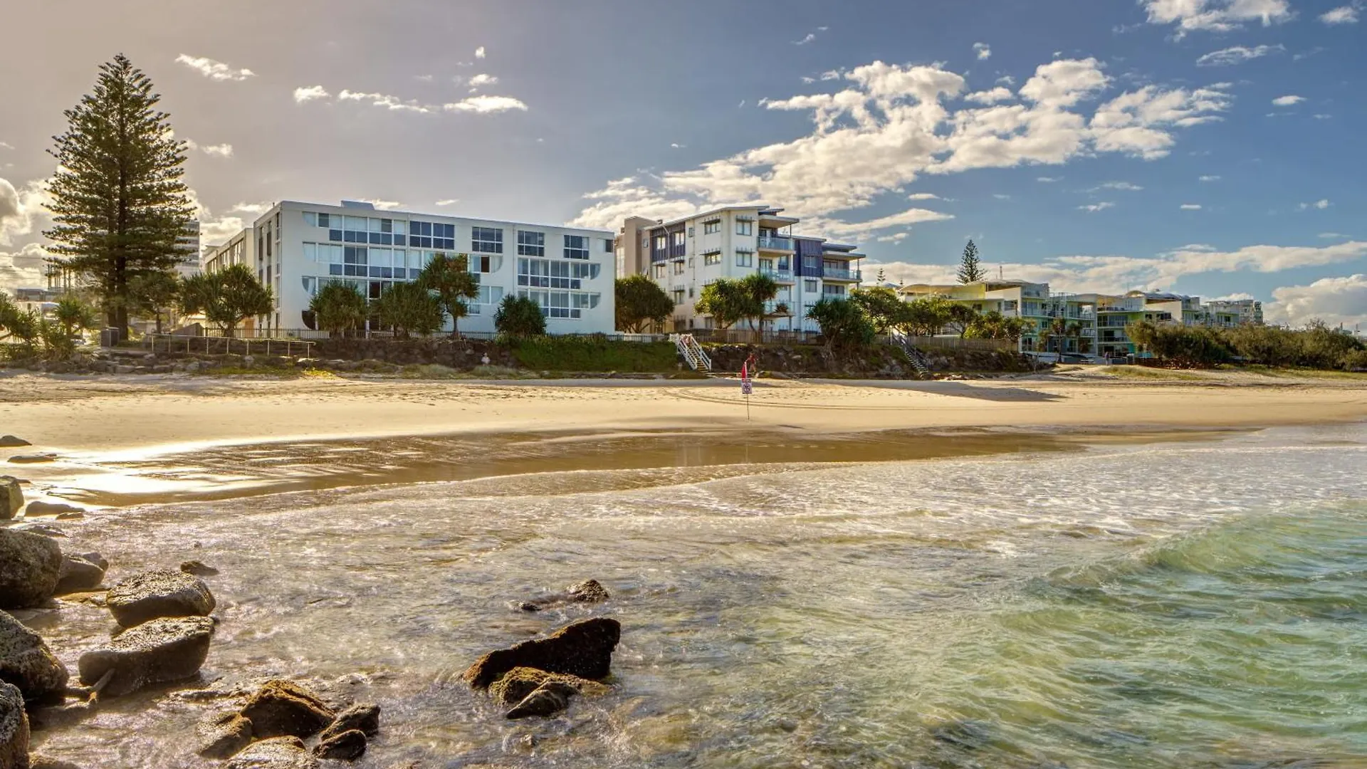 Oceanfront Views At Rolling Surf Resort Caloundra Apartment