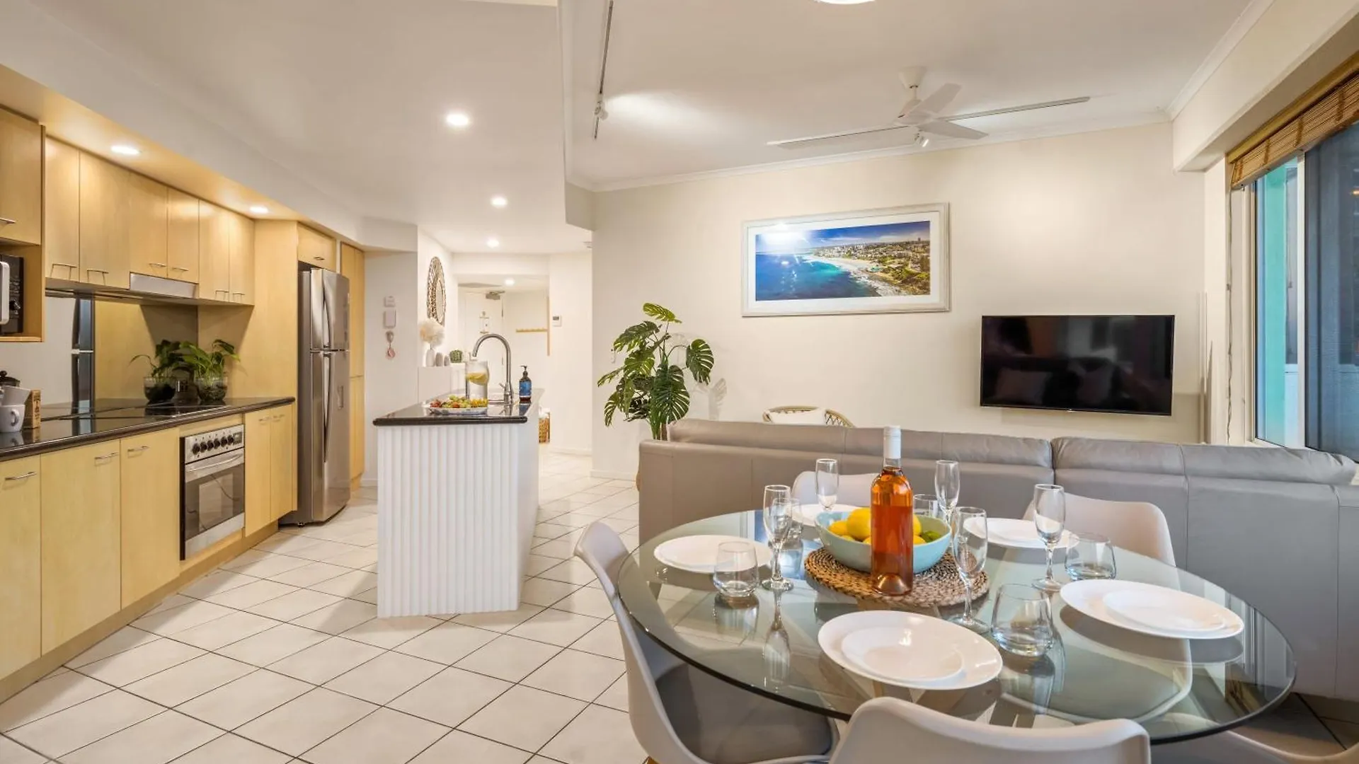 Apartment Oceanfront Views At Rolling Surf Resort Caloundra
