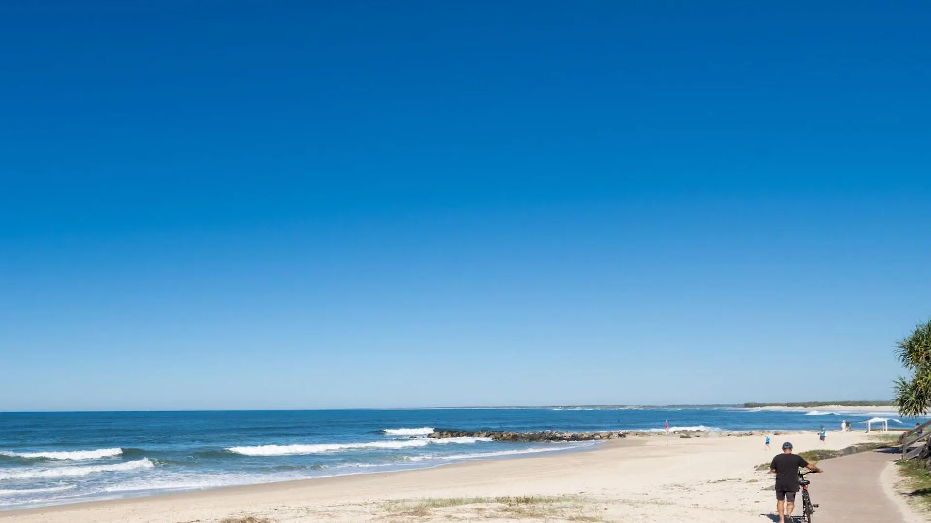 Oceanfront Views At Rolling Surf Resort Caloundra 0*,  Australia