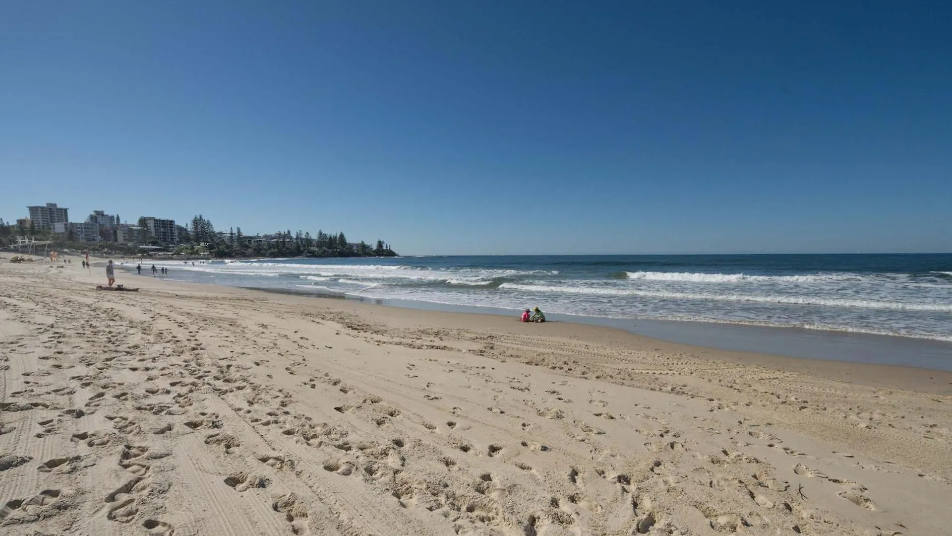 Oceanfront Views At Rolling Surf Resort Caloundra Apartment